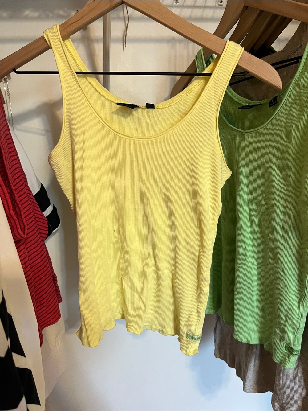 7 Mixed Color Ribbed Tank Tops Assorted - Picture 3 of 8